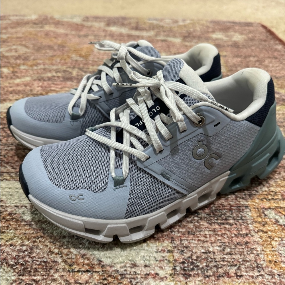 OnCloud Women’s Cloudflyers size 7 - worn once